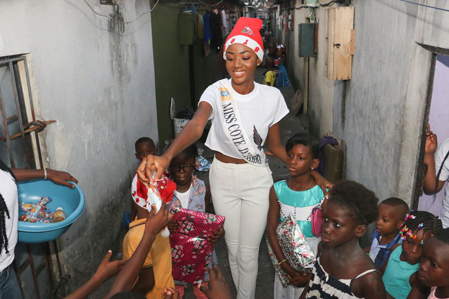 Fin d'année: Gbané Mandjalia distribue une centaine de cadeaux aux enfants de Marcory